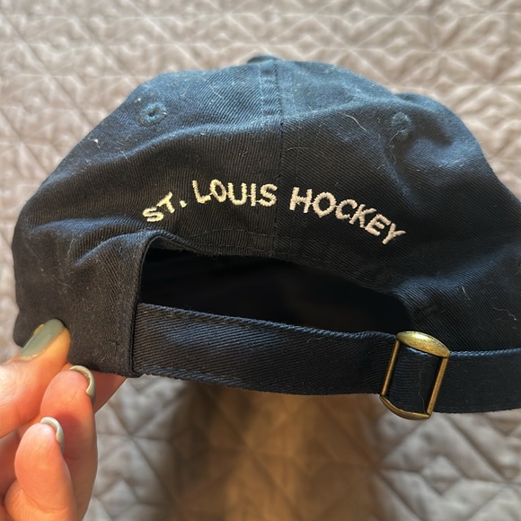 St. Louis Blues Stanley Cup hockey hat - Picture 2 of 3